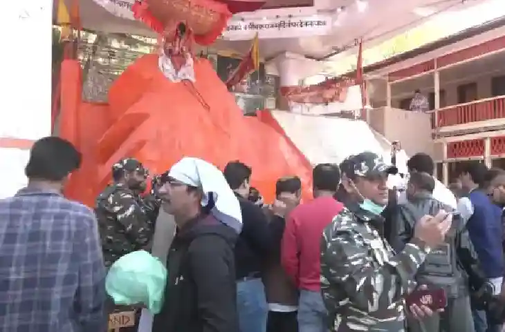 कश्मीरी पंडितों की वापसी से तिलमिलाया Pakistan! 32 साल बाद सजा Srinagar का यह खास मंदिर- भारत ने कहा नजर मत लगाना वरना…