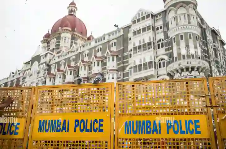 नए साल पर आतंकवादियों  के निशाने पर फिर मुंबई, हमले का अलर्ट जारी, सख्ती बढ़ी, पुलिसकर्मियों की छुट्टियां रद्द
