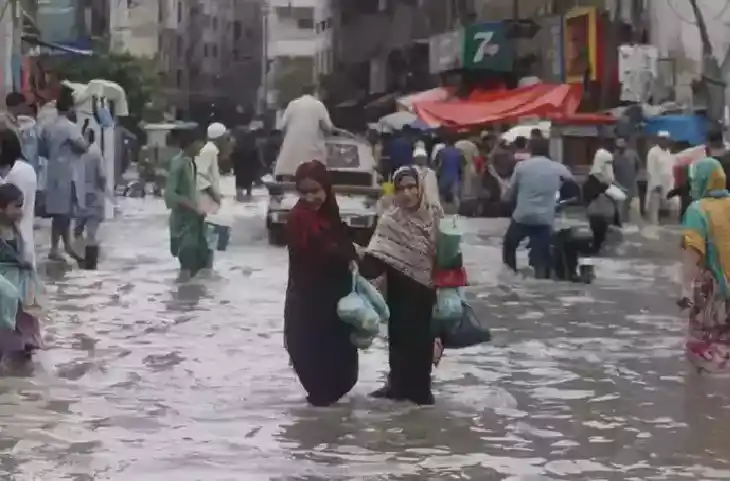 Pakistan के कई शहरों में तबाही का मंजर है, हफ्ते भर की बारिश में  20 से ज्यादा लोगों की मौत