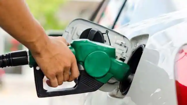 इस राज्य में 10 रुपये तक सस्ता हुआ पेट्रोल-डीजल, जानें नया भाव और क्या चुनाव का है दबाव?