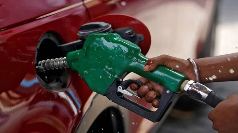 सरकार उठाने जा रही है बड़ा कदम, कम होंगे पेट्रोल-डीजल के दाम! देखें रिपोर्ट