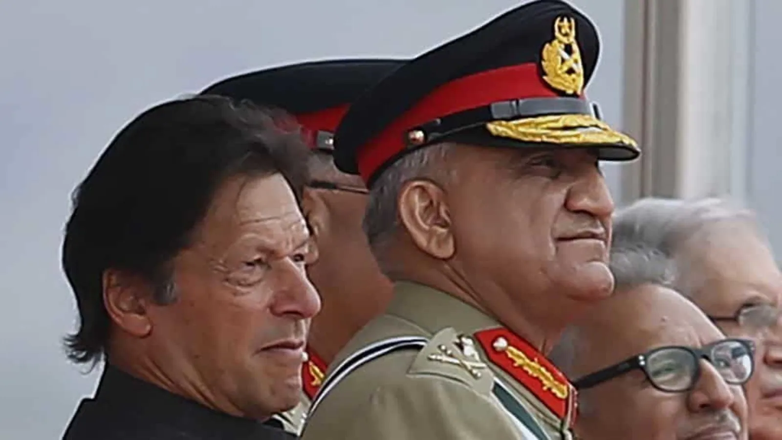 Pakistan: इमरान खान को जनरल बाजवा ने दी वार्निंग, सैन्य मामलों से रहो दूर, वरना….
