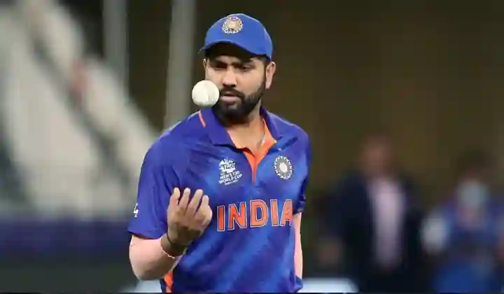 विराट कोहली जैसी गलती करने से घबराए रोहित शर्मा, टीम के लिए नासूर बने इस खिलाड़ी को दिखाया बाहर का रास्ता