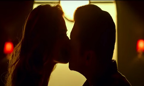 Radhe Trailer Out: Salman Khan ने Disha Patani के होठों पर किया KISS, तोड़ा अपना सालों पुराना रूल !