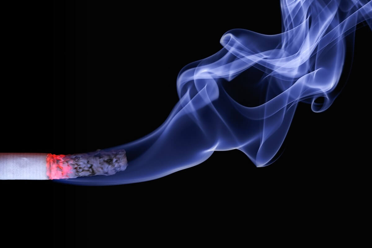 धूम्रपान के लिए कानूनी उम्र में बदलाव की तैयारी, जानिए क्या है मसौदे में