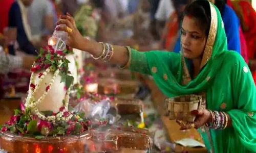Sawan 2021: सावन की पूजा में भगवान शिव को नहीं पसंद ये 5 चीजें, अर्पित करने पर भोलेनाथ हो जाते है क्रोधित, घर में आती है कंगाली