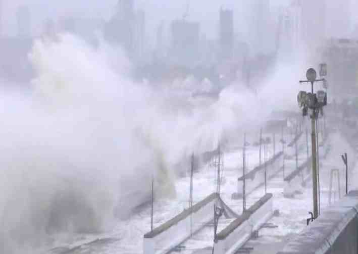 Cyclone Tauktae: जारी है ‘तौकते’ की तबाही, अब तक 12 की मौत, कई राज्यों का हाल बेहाल