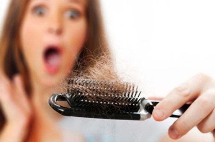 Hair Fall: इन चीजों का करते हैं सेवन तो आज से ही लगा दें ब्रेक, जल्द दूर हो जाएगी समस्या