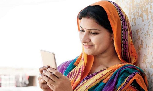 योगी सरकार हर महीने महिलाओं को दे रही 4 हजार रुपये, डिजिटल डिवाइस खरीदने के लिए भी मिल रहे 50 हजार अलग से, देखें रिपोर्ट