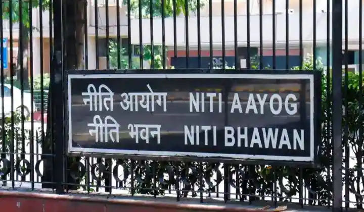 NITI Aayog Recruitment: नीति आयोग में निकली बंपर वैकेंसी, सलेक्शन होने पर मिलेगी 2.5 लाख तक सैलरी, जानें कैसे करें अप्लाई