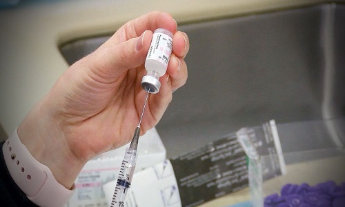 Corona Vaccination: देश भर में आठ दिनों में 15,37190 लोगों को लगा टीका, यूपी में दूसरा चरण शुरू