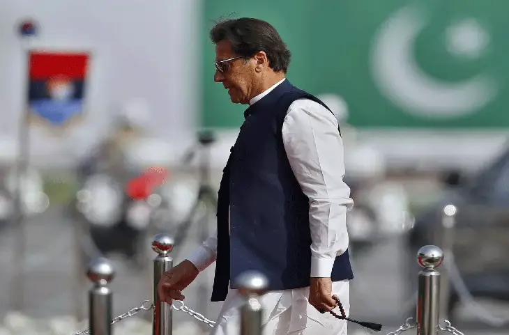 कुछ नहीं समझ आ रहा तो भागते हुए यहां पहुंचे Imran Khan, बोलें- मुझे बचा लें वरना ये लोग…