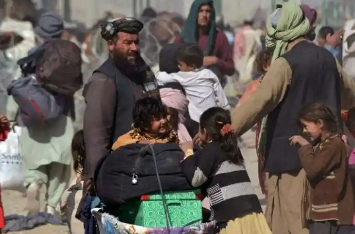 अफगानिस्तान में अब इससे बुरा क्या होगा- राशन की दुकान पर बेचे जा रहे हैं बच्चे