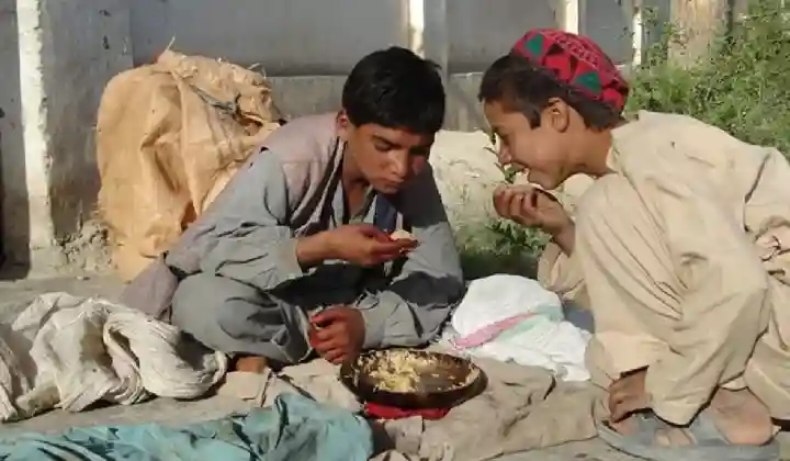 Taliban ने खत्म कर दिया पूरा अफगान! हर तरफ हाय-हाय- घर चलाने के लिए अपने बच्चों को बेच रहे लोग