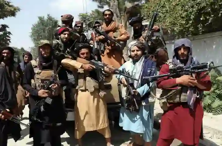 Taliban रच रहा कोई बड़ी साजिश! अमेरिकी सेना के छोड़े हथियारों को भेज रहा Pakistan