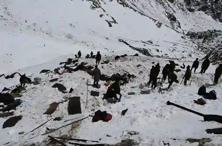 अरुणाचल प्रदेश के कामेंग सेक्टर में हिमस्खलन में फंसे सेना के 7 जवान- बचाव कार्य जारी