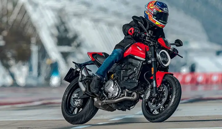 इंडिया की सड़कों पर Ducati ने उतारी यह धांसू स्पोर्ट बाइक, दमदार है फीचर्स- बस इतनी है कीमत