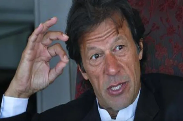 Imran Khan ने बाजवा से कहा- मेरी कुर्सी बाद में गिराना पहले जाकर भारतीय फौज को देखे! वो तुम्हारी तरह भ्रष्ट नहीं हैं