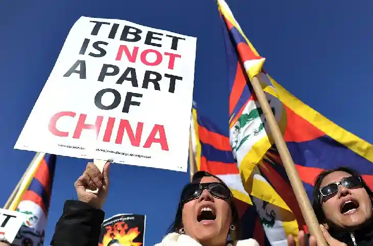 उइगर मुसलमानों के बाद अब तिब्बतियों पर बढ़ा ड्रैगन का जुर्म, हर एक तिब्बतियों के फोन पर कब्जा कर रहा China