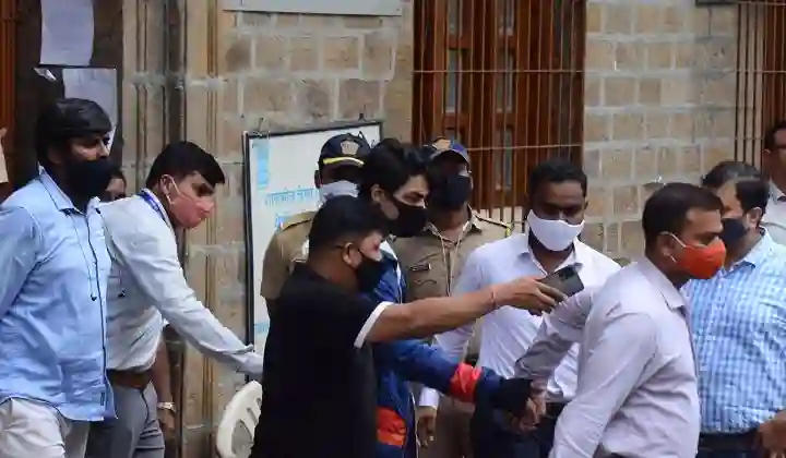 Mubai Drug Case: जेल से बाहर आने की राह देख रहे Aryan Khan- NDPS कोर्ट ने इस दिन तक बढ़ाई न्यायिक हिरासत