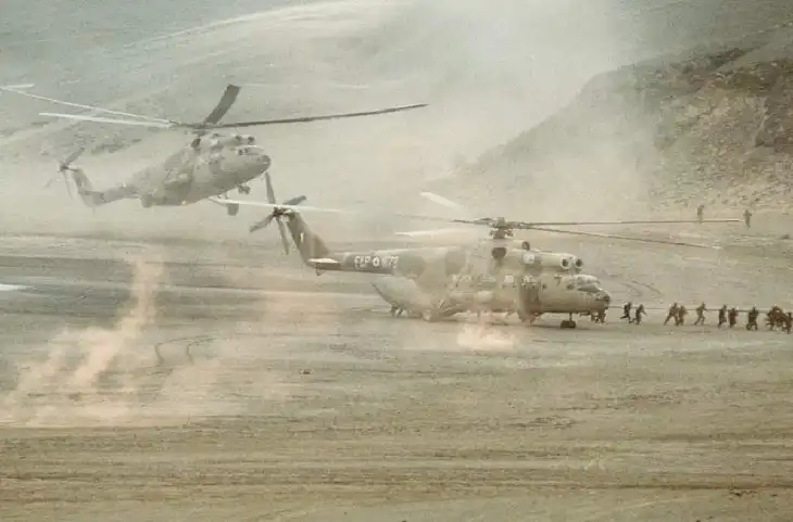 Taliban-Pakistan में भयानक जंग शुरू! तालिबान ने डूरंड लाइन पर मार गिराया पाक फौज का लड़ाकू हेलिकॉप्टर