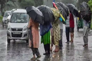 Monsoon: तपती गर्मी से मिली रहात- दिल्ली-NCR में बारिश संग राहत की बौछार- देखें वीडियो