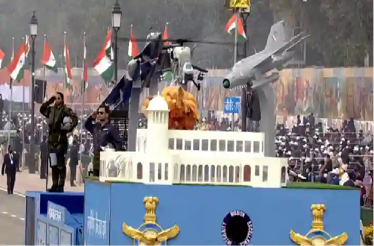 दुनिया को थल सेना, नौसेना और वायुसेना ने दिखाई ‘भारत की ताकत’, चीन-पाकिस्तान के कलेजे पर लेटा सांप