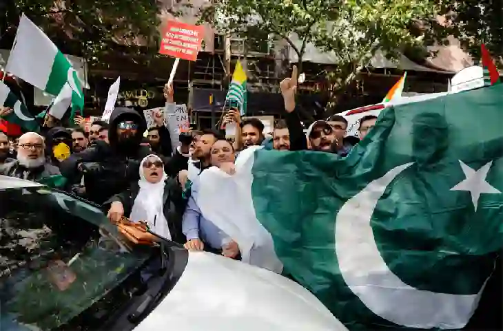 घटिया हरकतों पर उतरा Pakistan, भारत के खिलाफ Europe में तैयार कर रहा ‘झूठ की फैक्ट्री’, टार्गेट पर Kashmir