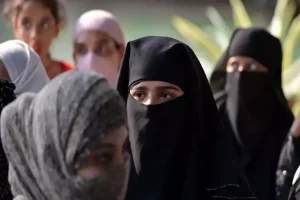 Pakistan में औरतों की आजादी पर शिकंजा! तालिबान जैसे फरमान जारी, सैर-सपाटे पर गईं लड़कियां तो…
