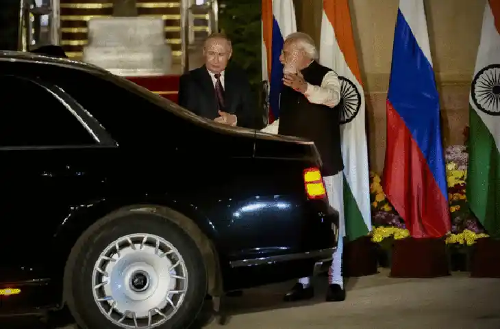 PM Modi के मोटरकेड में  नई मर्सडीज वेंज यानी चलता-फिरता किला, AK-47 तो दूर बम भी बेअसर