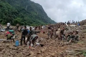 Manipur Landslide: मणिपुर भूस्खलन में धंसा आर्मी कैंप, कई जवान मलबे में दबे- अब तक सात की मौत