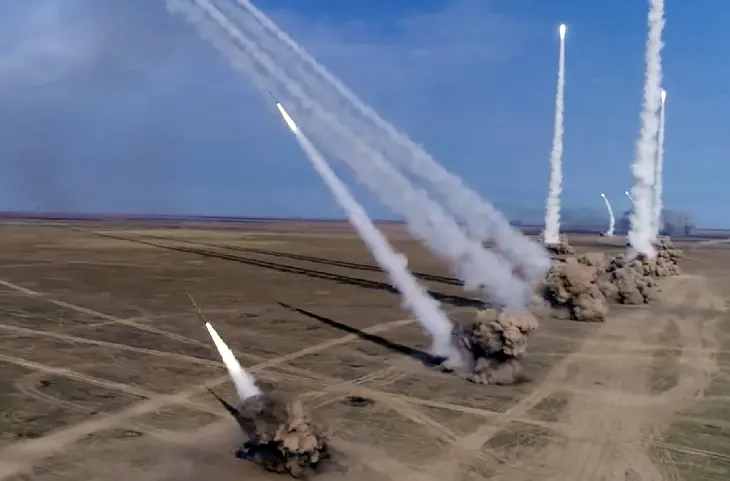 रूसी रॉकेट से डरी Zelensky की सेना! Ukraine के इन दो शहरों पर ताबड़तोड़ हमले- रॉकेट सिस्टम और डिपो नष्ट