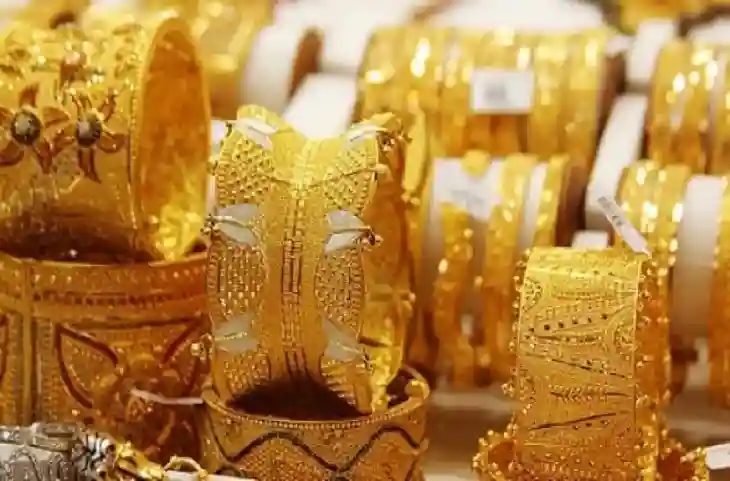 रॉकेट की तरह बढ़ रहा सोने का दाम, देखें कितना हुआ 10 ग्राम Gold का रेट