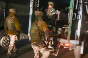 Srinagar Terror Attack: श्रीनगर बस हमले में तीन पुलिसकर्मी हुए शहीद- सेना ने कहा अब एक भी आतंकी नहीं बचेगा!