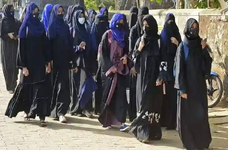 Women’s in Afghanistan: समय-समय पर अपना असली रंग दिखा रहा Taliban, कहा- महिलाएं जानवर हैं