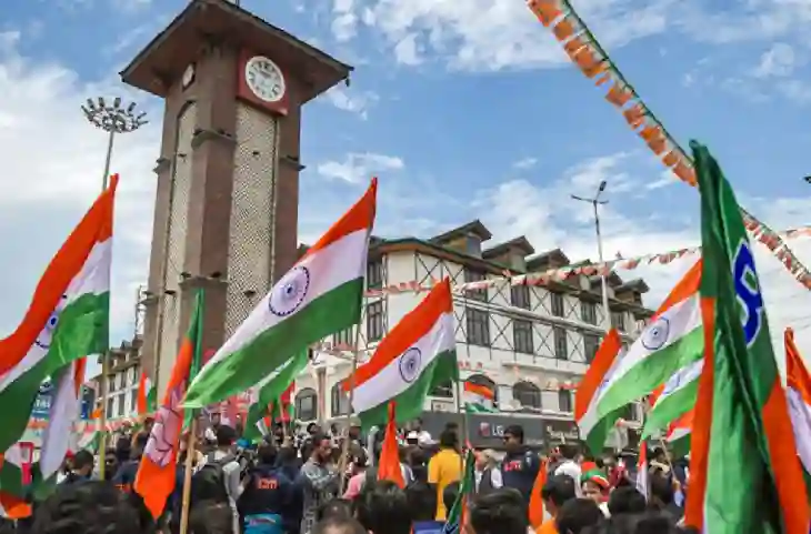 Jammu Kashmir में 75वें स्वतंत्रता दिवस के अवसर पर लहराएगा Har Ghar Tiranga, तिरंगे के रंग से रंग जाएगी पूरी घाटी