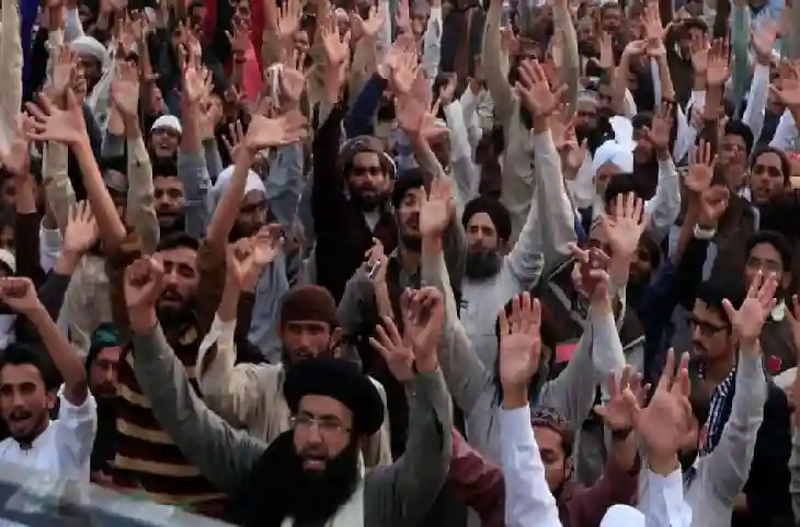 Muslims in Pakistan: पाकिस्तान में इन्हें मुसलमान तक कहने का हक नहीं