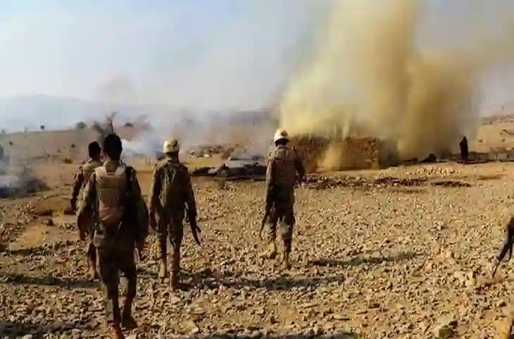 अंदर से जलने लगा Pakistan, सेना के विमान पर हमला- मारे गए इतने सैनिक