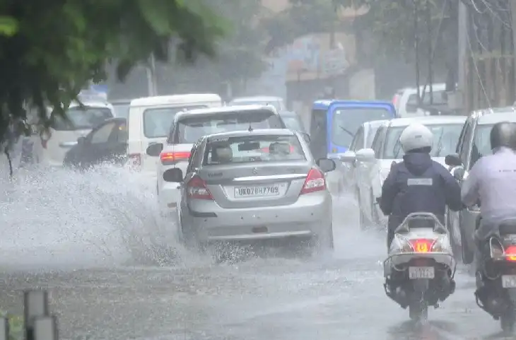 तो इस वजह से हो रही है इतनी बारिश?अभी दिल्ली-NCR मे थमने नही वाला सिलसिला