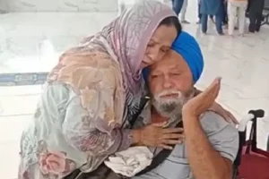 भारत-पाक बंटवारे से अलग हुए सिख भाई ने मुस्लिम बहन को करतारपुर में लगाया गले