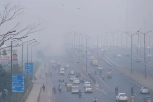 सांसों पर पॉल्यूशन का पहरा, जहरीली हुई Delhi-NCR की हवा, बहुत खराब श्रेणी में पहुंचा AQI