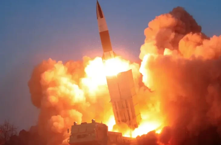 नई जंग के आसार तेज, इस देश ने दागी दो बैलेस्टिक मिसाइलें- अलर्ट पर America
