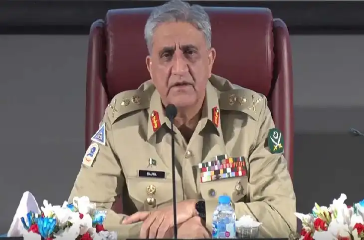 जनरल बाजवा का ऐलान, बोले-अब से राजनीति में Pak Army की कोई भूमिका नहीं