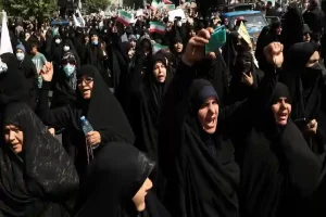 Iran में मुल्ला-मौलियों को महिलाओं का अल्टीमेटम, कहा- देश छोड़ दो वरना…