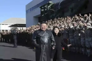 दुनिया को कोई बड़ा संदेश दे रहे हैं Kim Jong Un, फिर बेटी को लाये विश्व के सामने