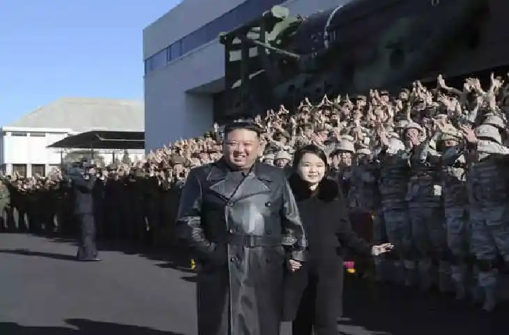 दुनिया को कोई बड़ा संदेश दे रहे हैं Kim Jong Un, फिर बेटी को लाये विश्व के सामने