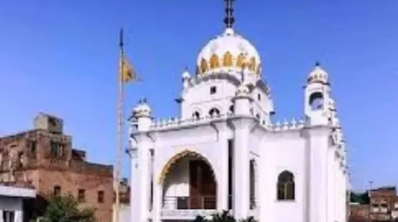 Pakistan में सिखों पर फिर हुआ जुल्‍म,  मस्जिद बताकर गुरुद्वारे पर की तालाबंदी
