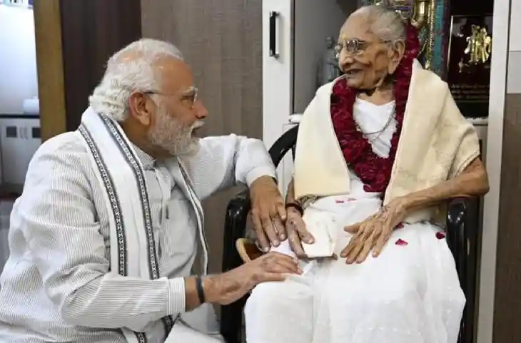 PM की मां Heeraben की तबीयत बिगड़ी, अहमदाबाद पहुंच सकते हैं मोदी