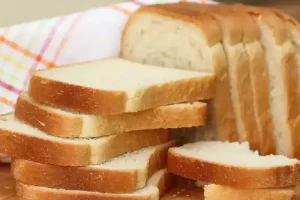 ब्रेड सहित इन 8 चीजों को गलती से भी फ्रिज में न रखें, नहीं तो पछताएंगे