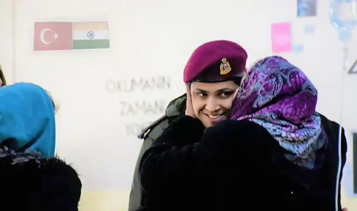 Turkiye के लोग क्यों चूम रहे हैं इंडियन आर्मी के हाथ और माथे
